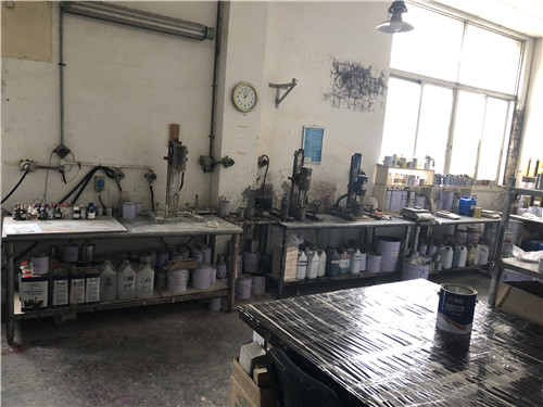 漆辰家具漆研發（fā）設備